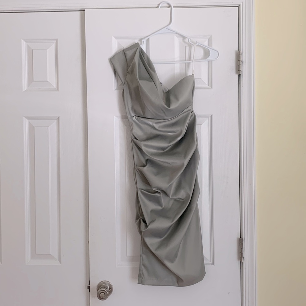 One shoulder, rouched cocktail/wedding guest dress.Size small fits 0-2.